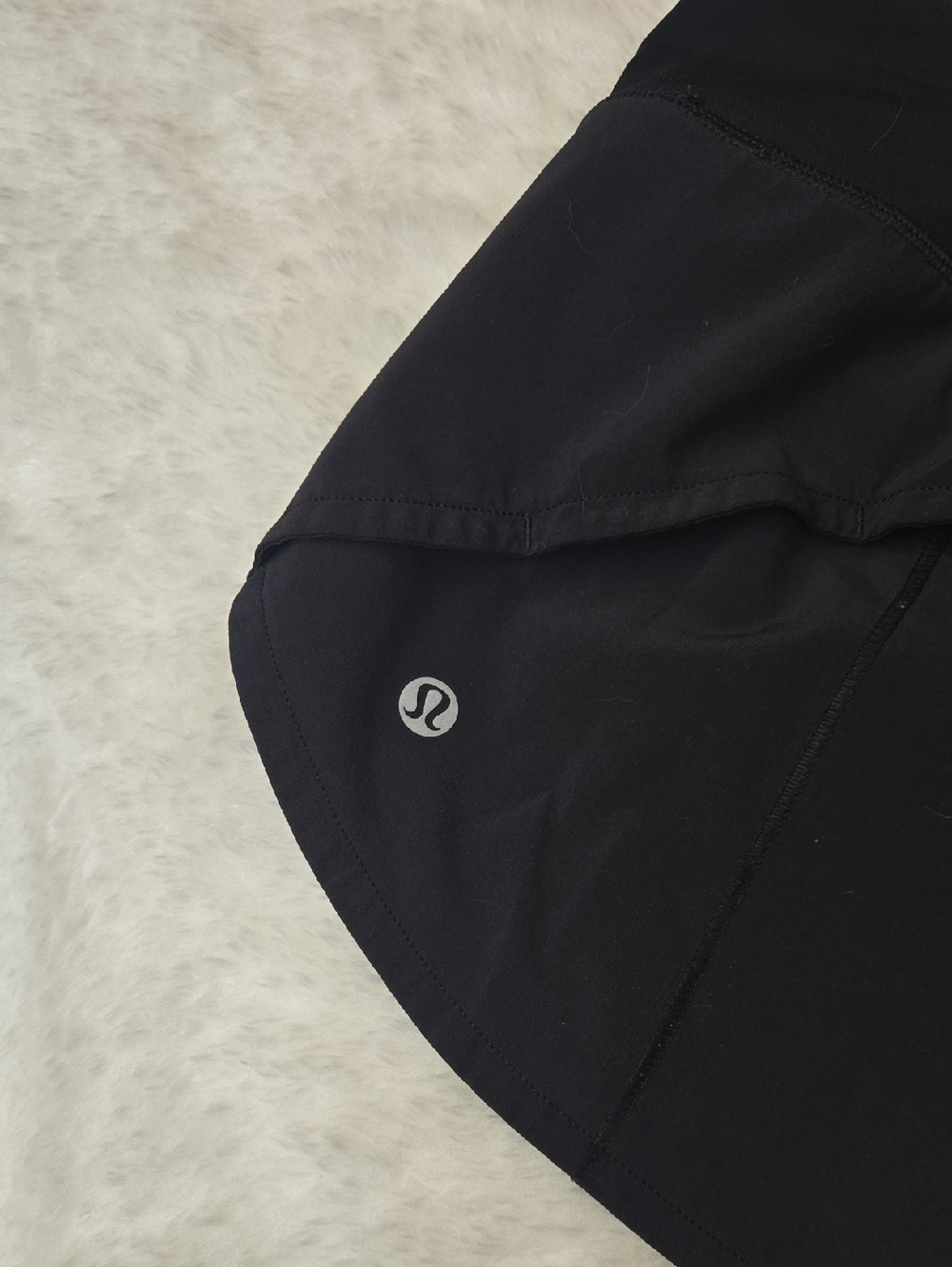 Lululemon Black Speed Shorts, Womens Size 6 - Picture 10 of 11